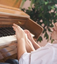 Teaching children: criticism or praise?