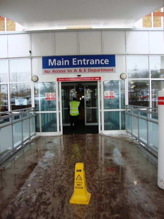 Main entrance of Barnet Hospital