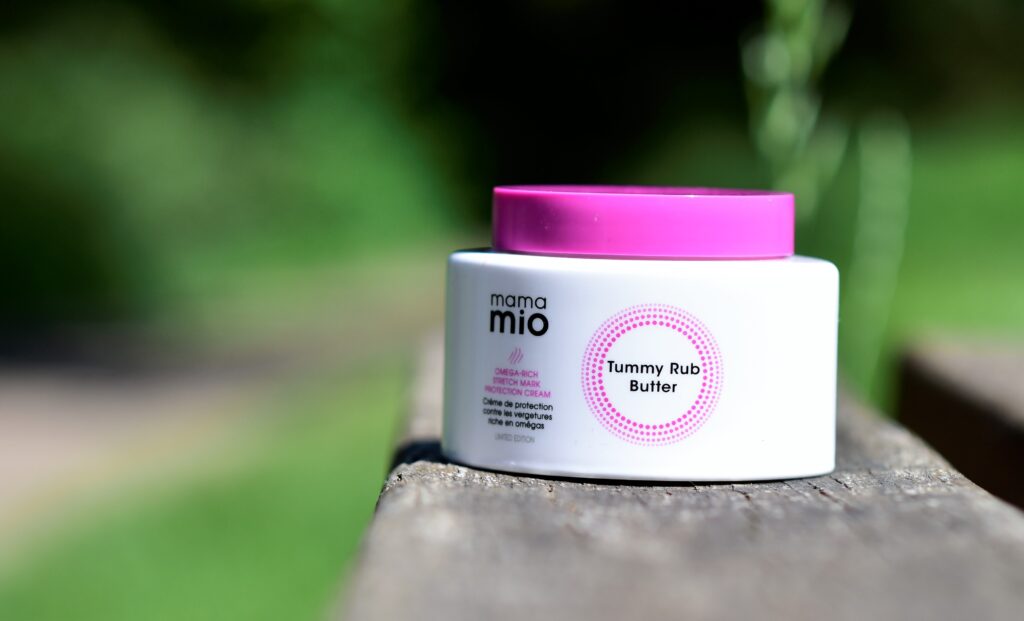 Mama Mio Tummy Rub Butter - motherhooddiaries.com - Photo by tommyprestonphotography.com