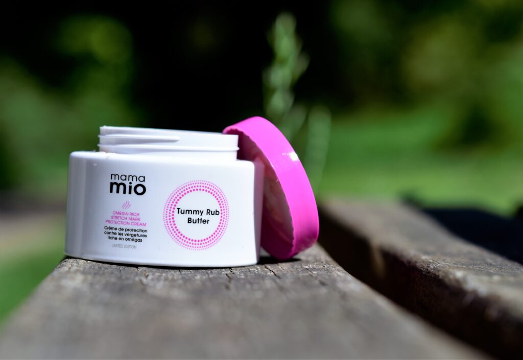 Mama Mio Tummy Rub Butter - motherhooddiaries.com - Photo by tommyprestonphotography.com