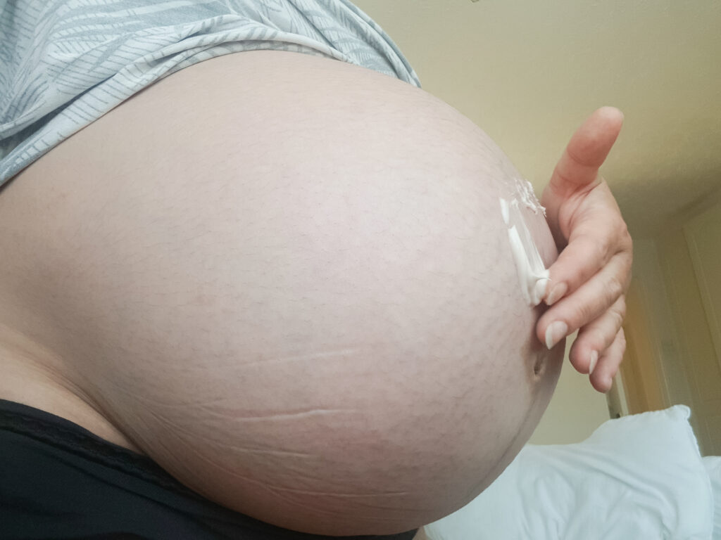 Mama Mio Tummy Rub Butter - motherhooddiaries.com - how to use