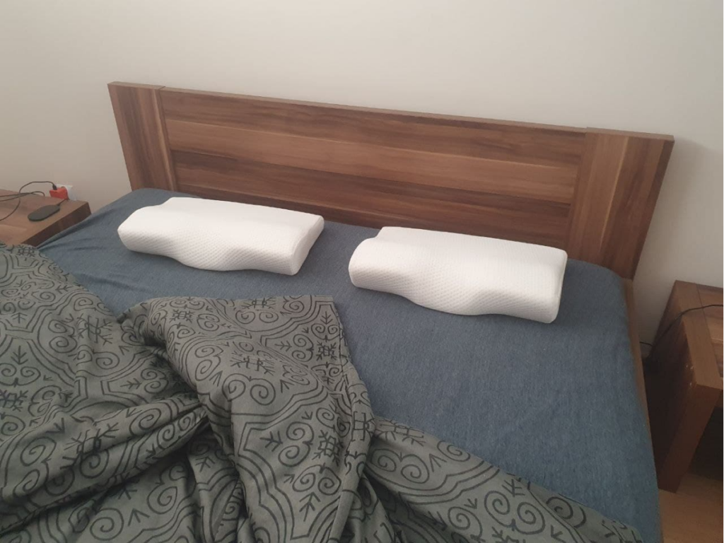 Orthopaedic pillow for sleeping