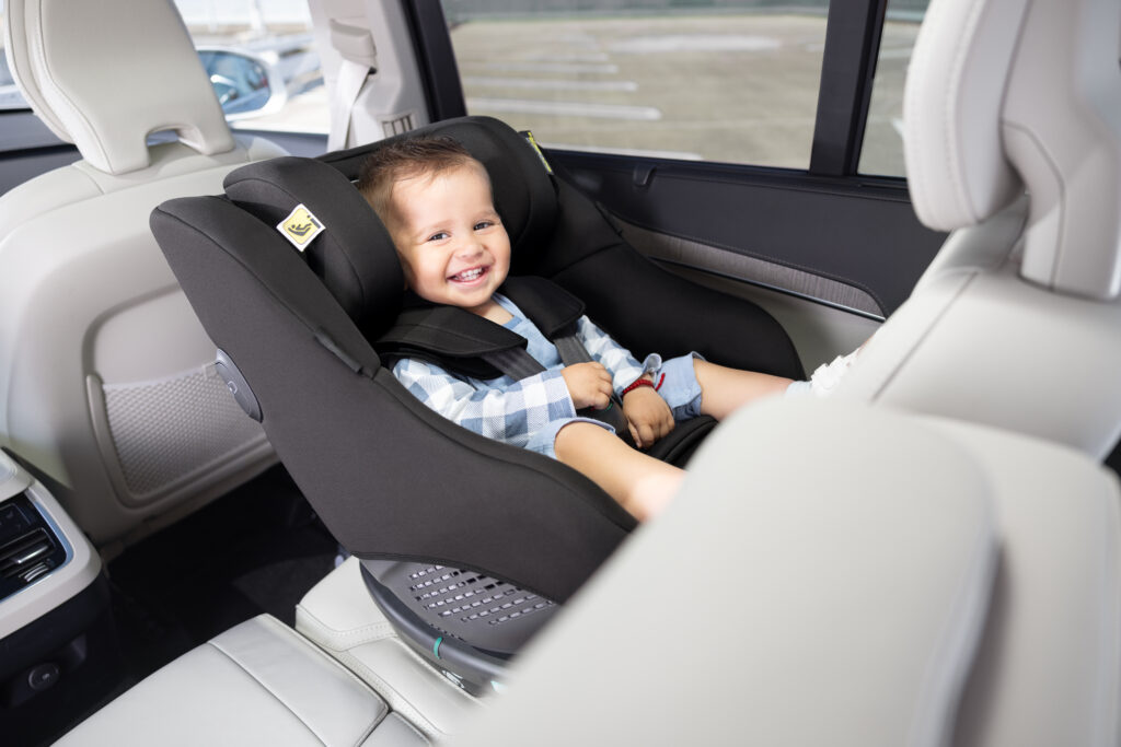 R129 compliant rear facing car seat