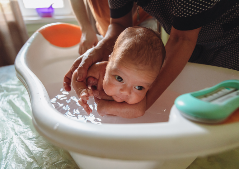Newborn baby bathing products: a step-by-step guide