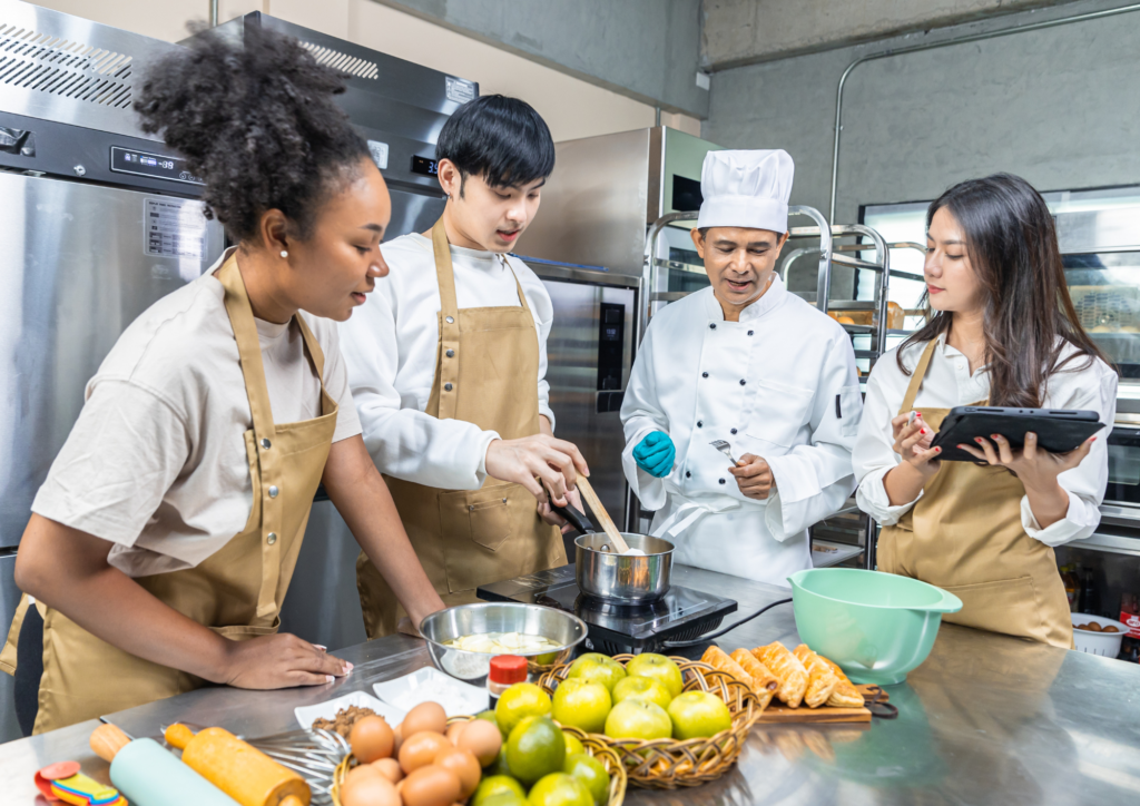 experience gift ideas for Mom - educational - cooking class