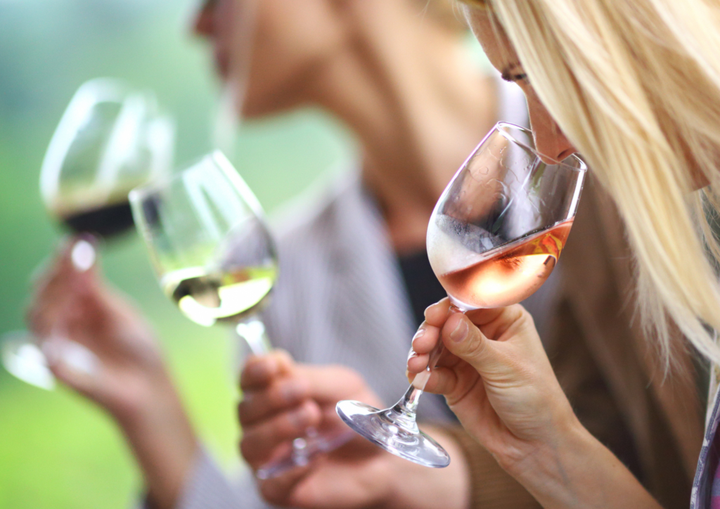experience gift ideas for Mom - wine tasting