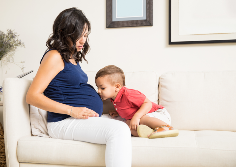 pregnancy announcement to older siblings